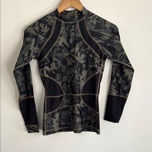 lululemon athletica Camouflage Long Sleeve Swim Rashguard - Black and Green